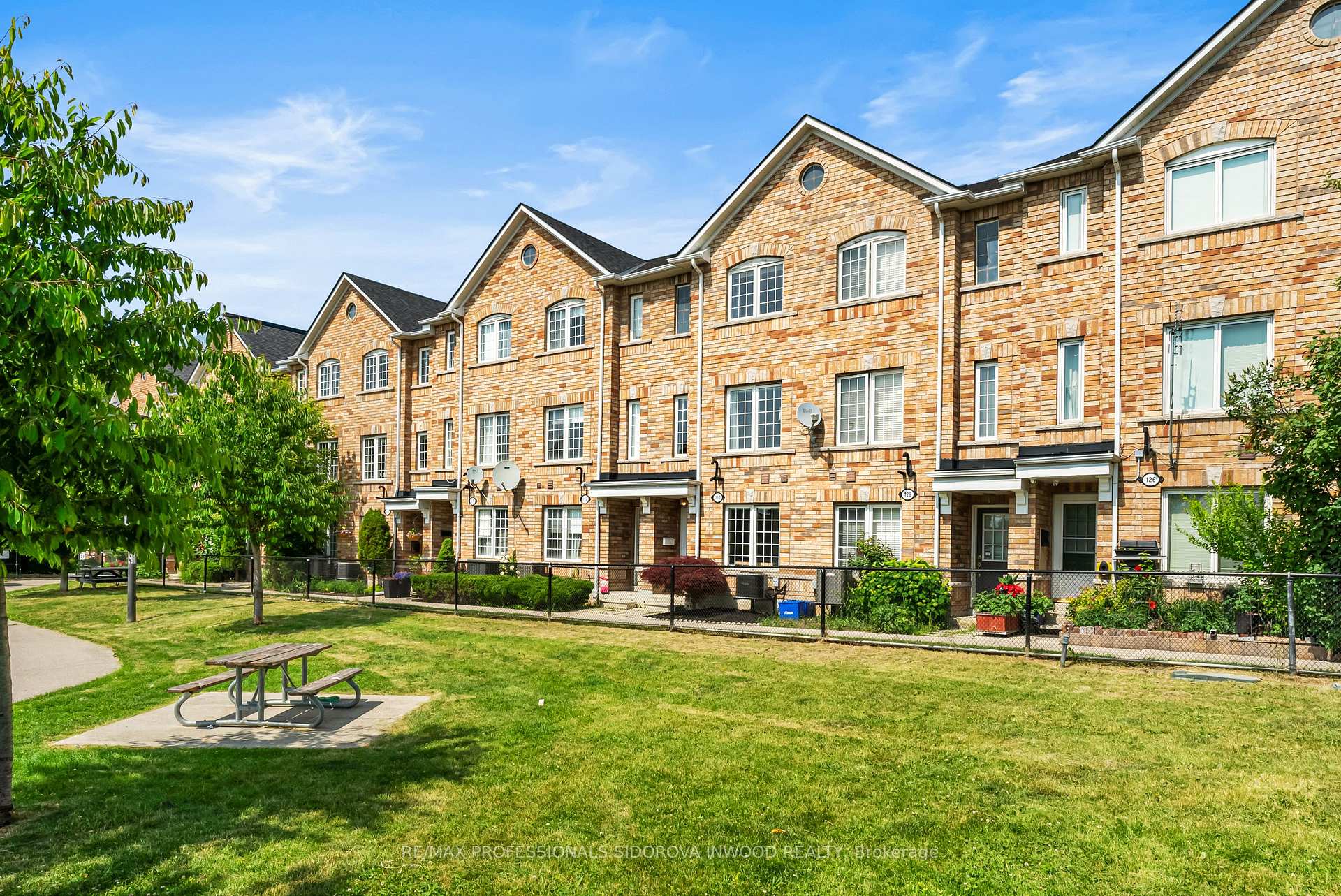 3 Bedrooms Condo at 130 Brickworks, Toronto For sale