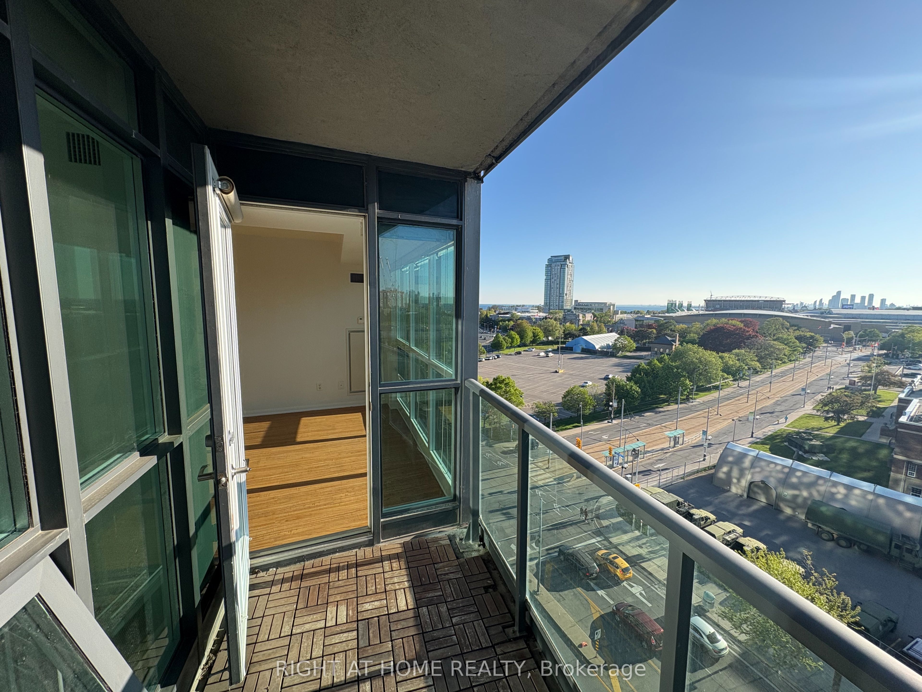 231 Fort York Boulevard, #1011