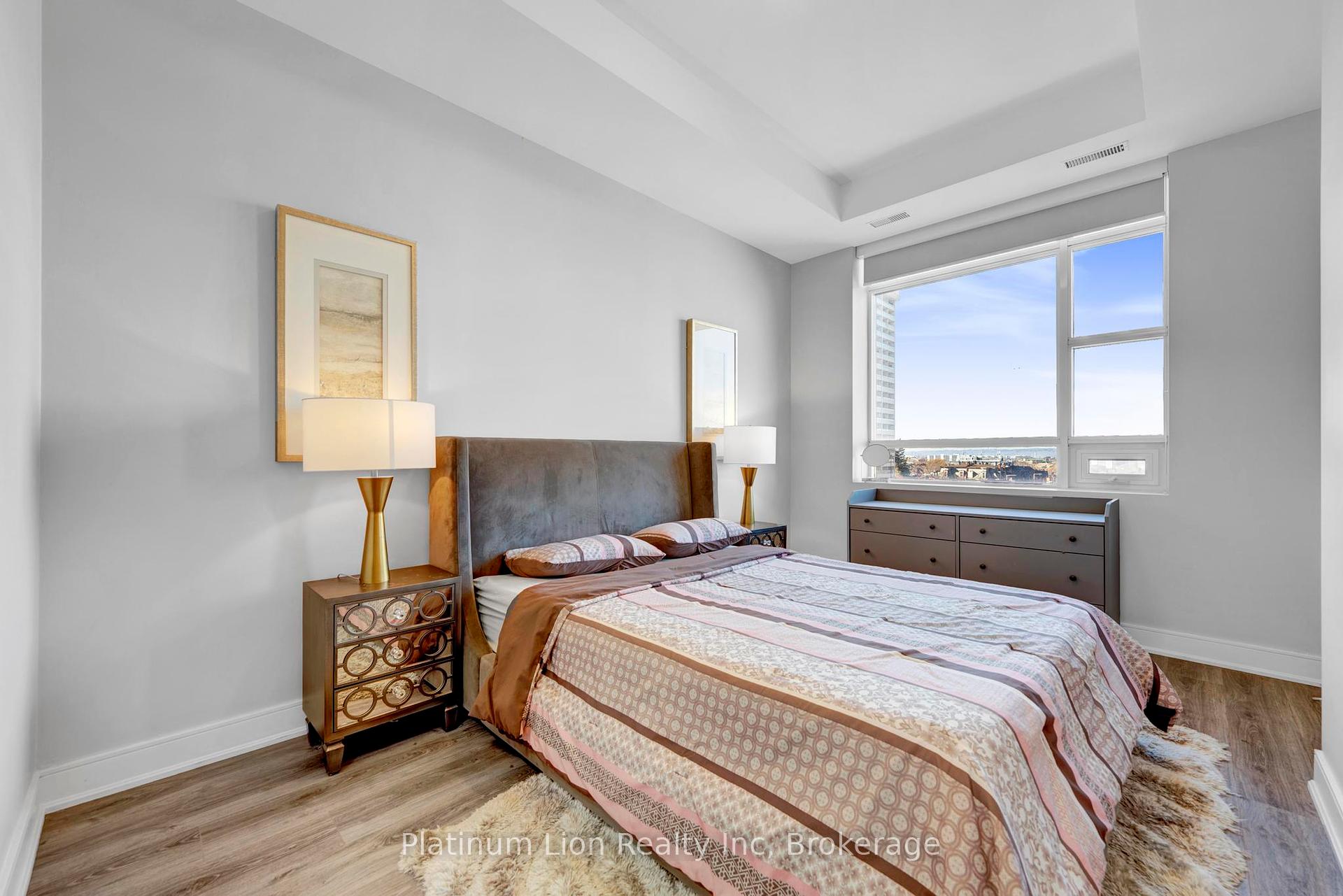 2 Bedrooms Condo at 150 Main, Hamilton For sale