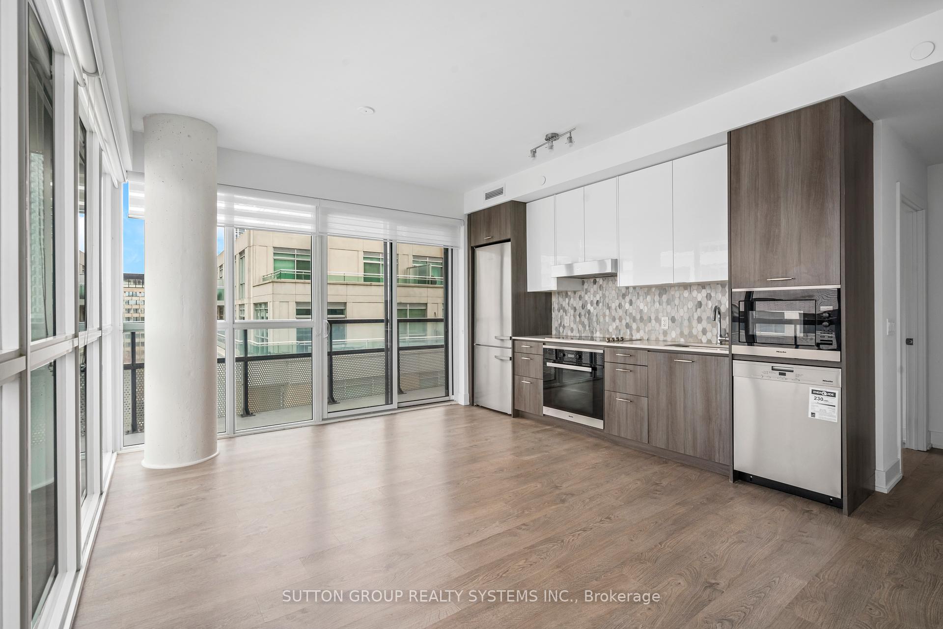 2 Bedrooms Condo at 11 Lillian, Toronto For sale