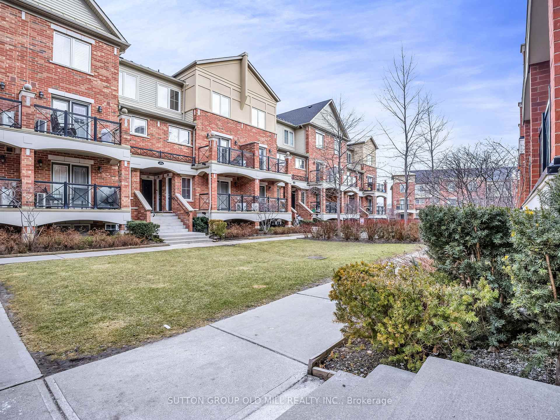 2 Bedrooms Condo at 43 Hays, Oakville For sale
