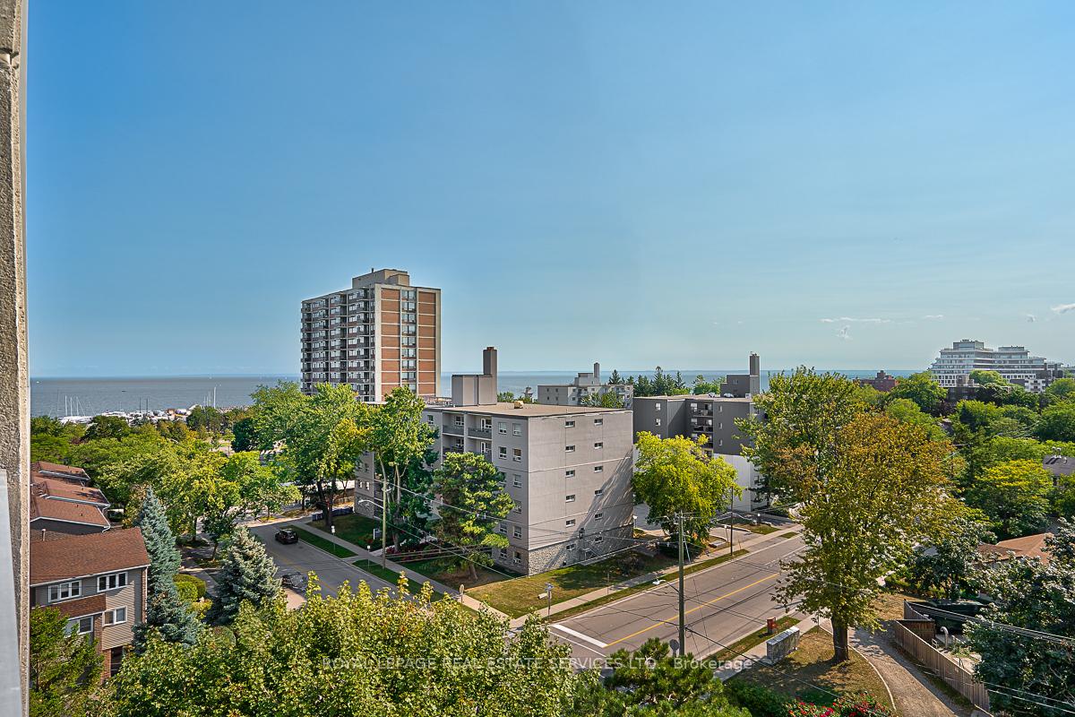 2 Bedrooms Condo at 2263 Marine, Oakville For sale