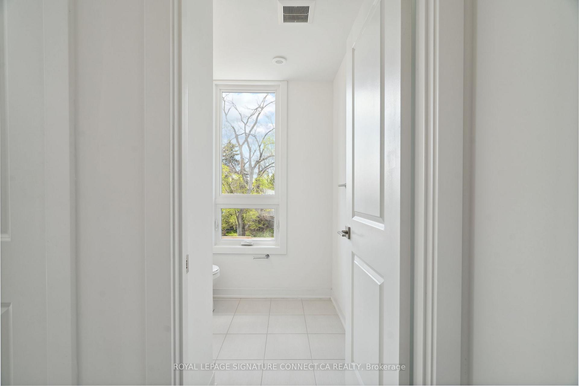 2 Bedrooms Condo at 4045 Hickory, Mississauga For sale