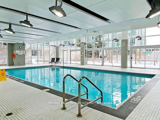 2 Bedrooms Condo at 225 Webb, Mississauga For sale