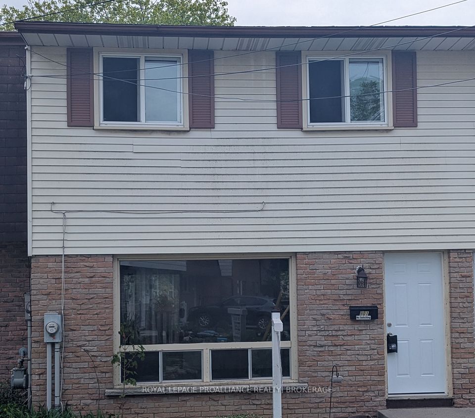 901 Oakview Avenue