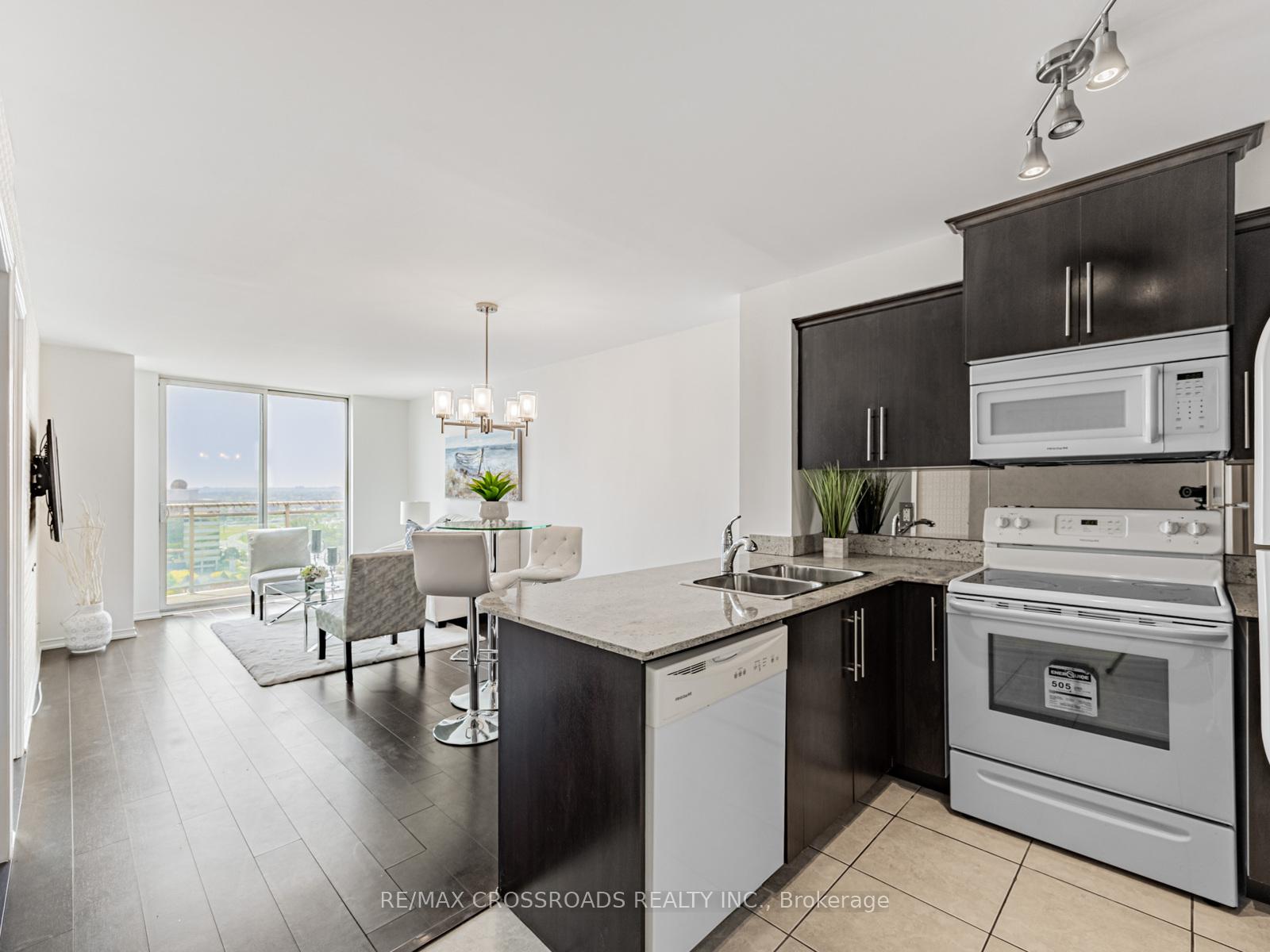 2 Bedrooms Condo at 6 Rosebank, Toronto For sale