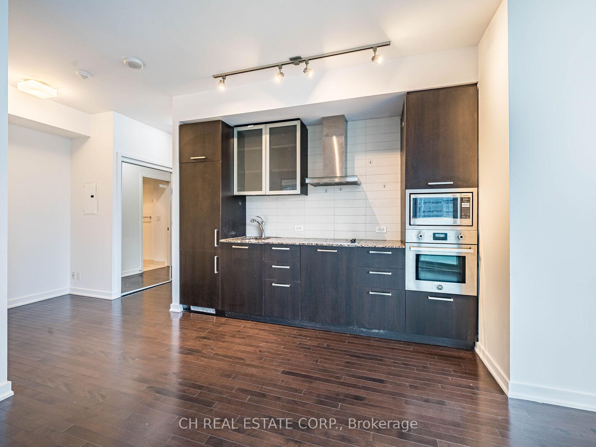 2 Bedrooms Condo at 12 York,  Toronto For sale