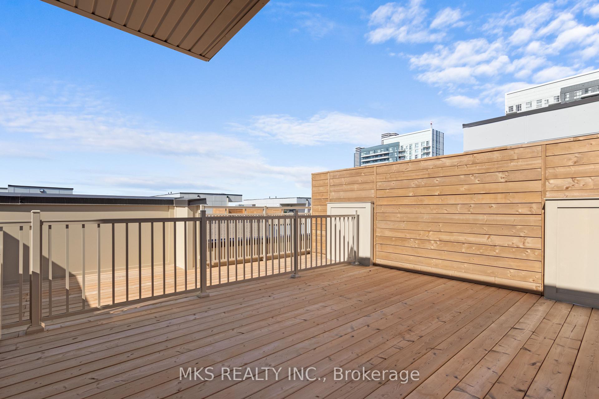 3 Bedrooms Condo at 121 Honeycrisp,  Vaughan For sale