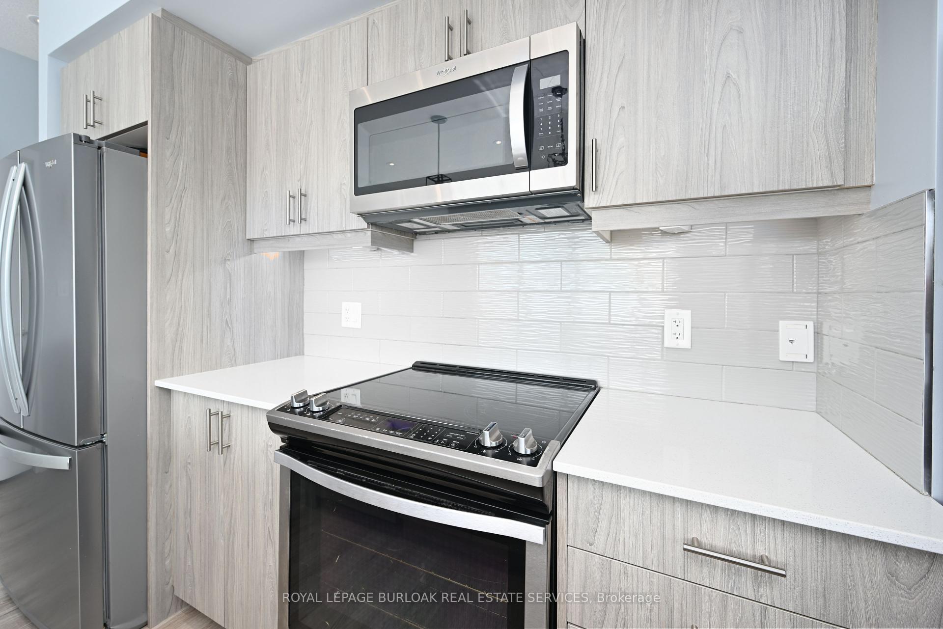 2 Bedrooms Condo at 16 Markle,  Hamilton For sale