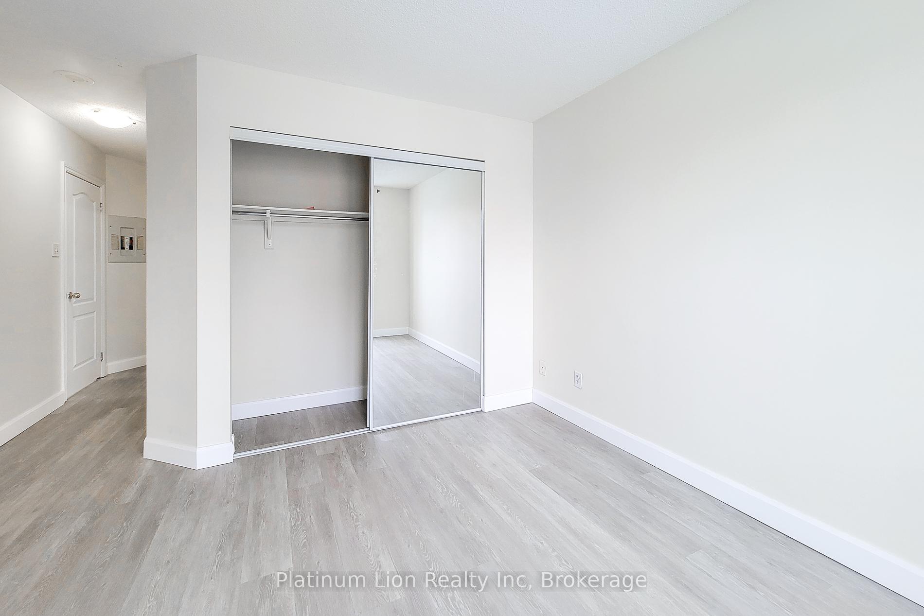 2 Bedrooms Condo at 135 James,  Hamilton For sale