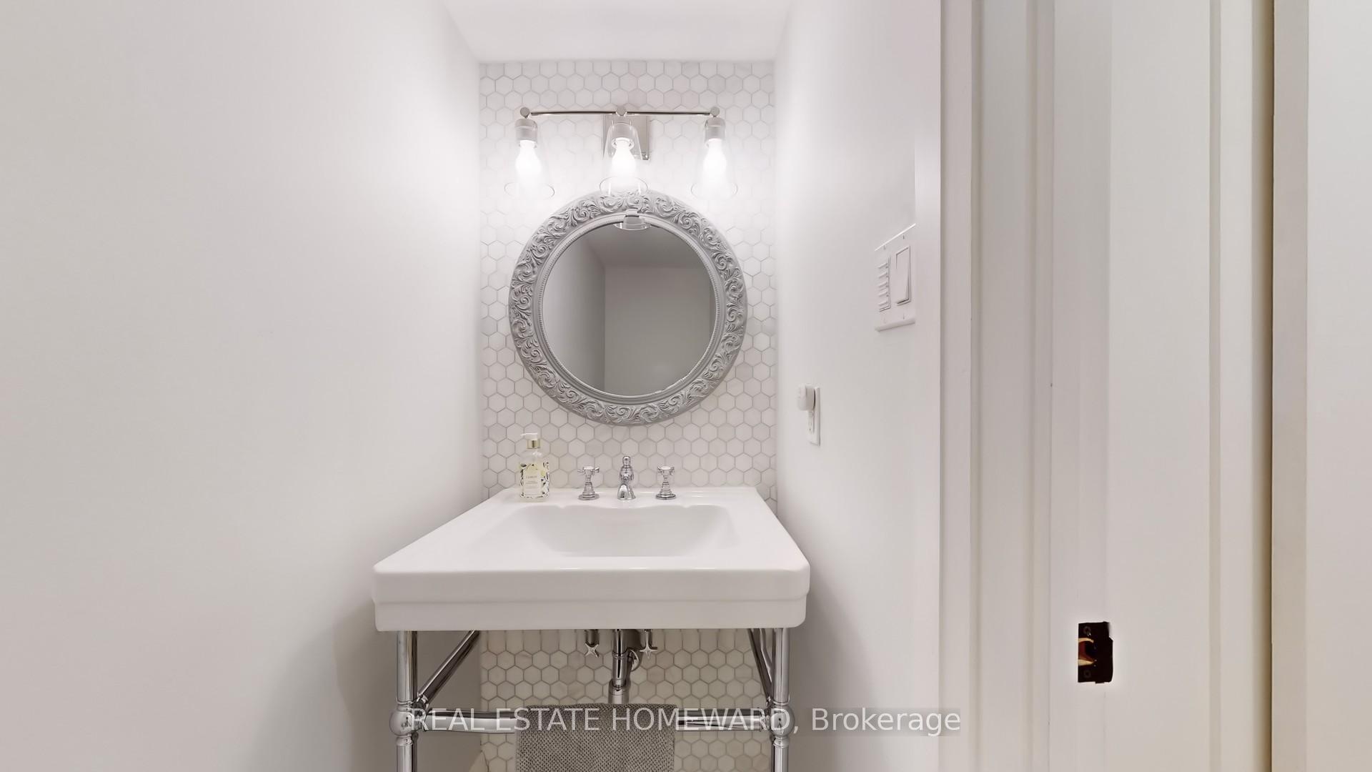 2 Bedrooms Condo at 895 Adelaide, Toronto For sale