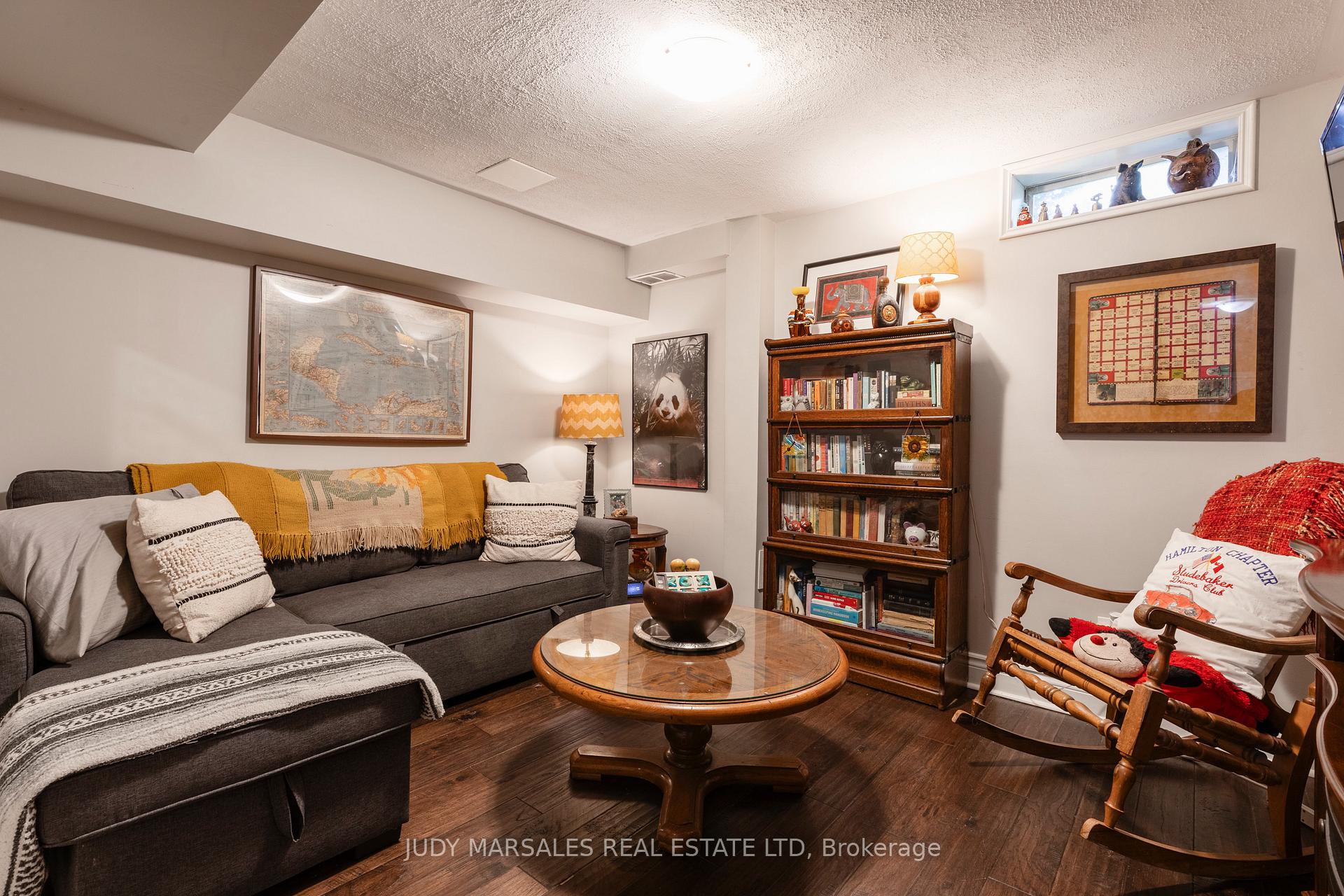 3 Bedrooms Condo at 100 Beddoe, Hamilton For sale