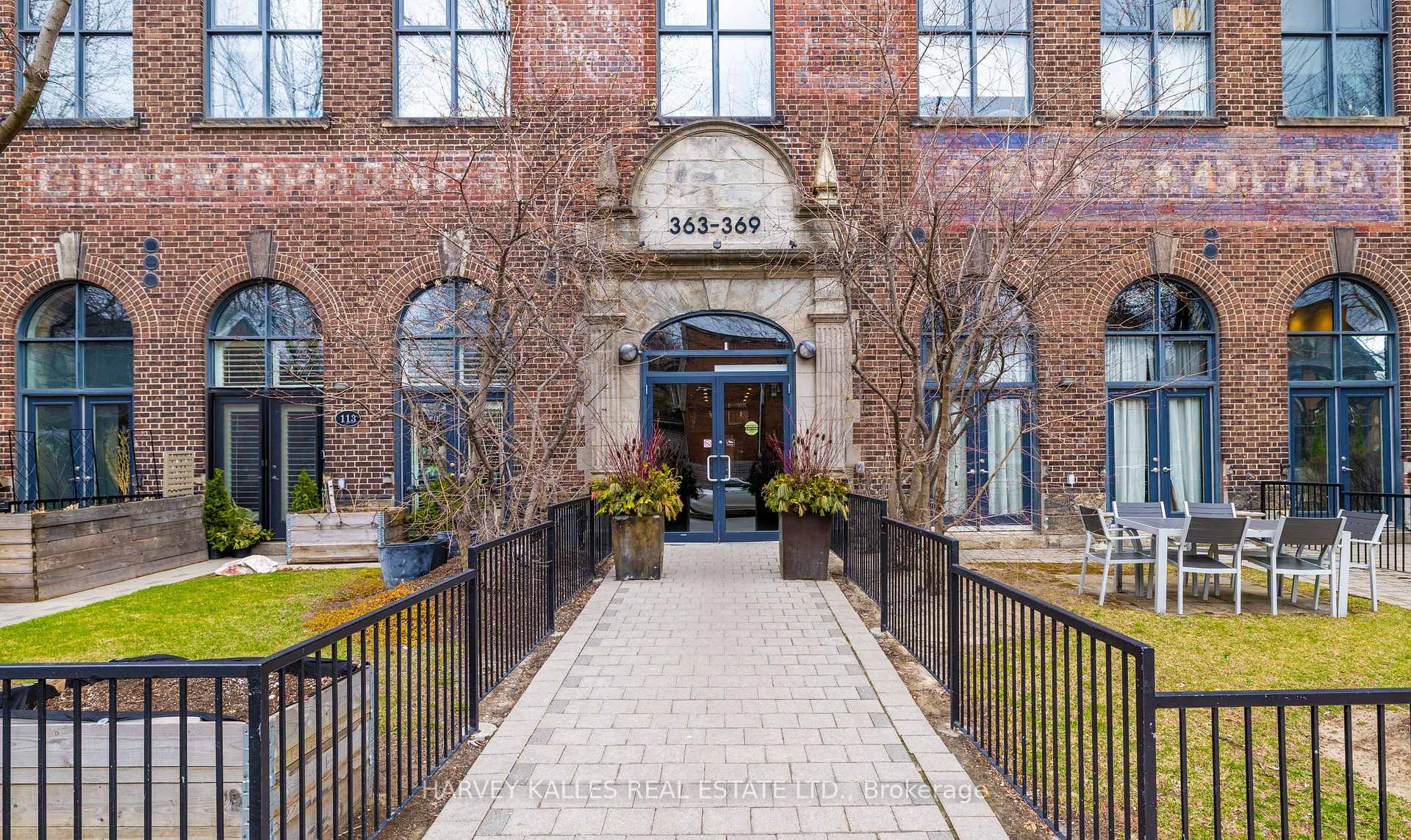 2 Bedrooms Condo at 363 Sorauren, Toronto For sale