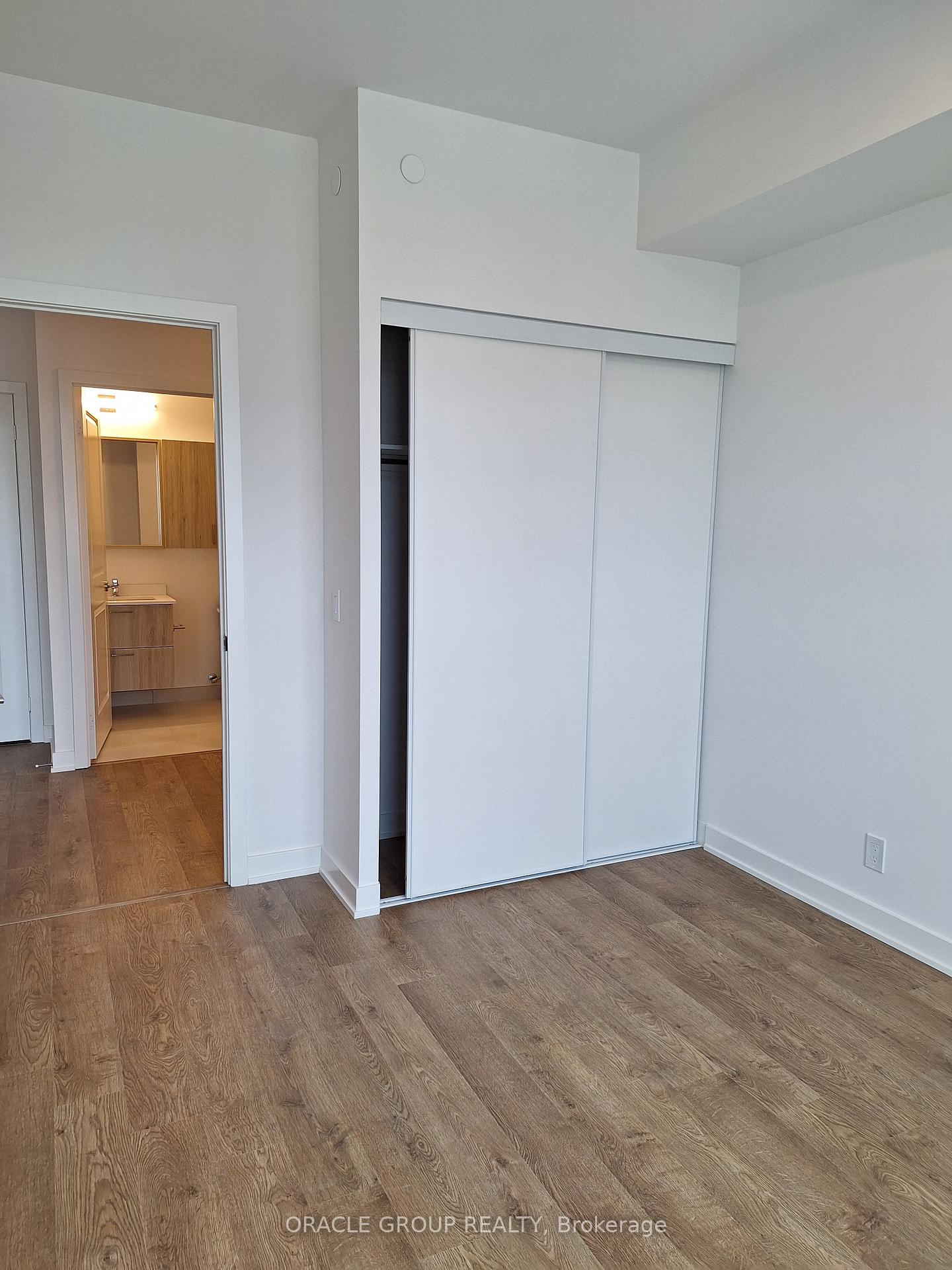 2 Bedrooms Condo at 30 Upper Mall,  Vaughan For sale
