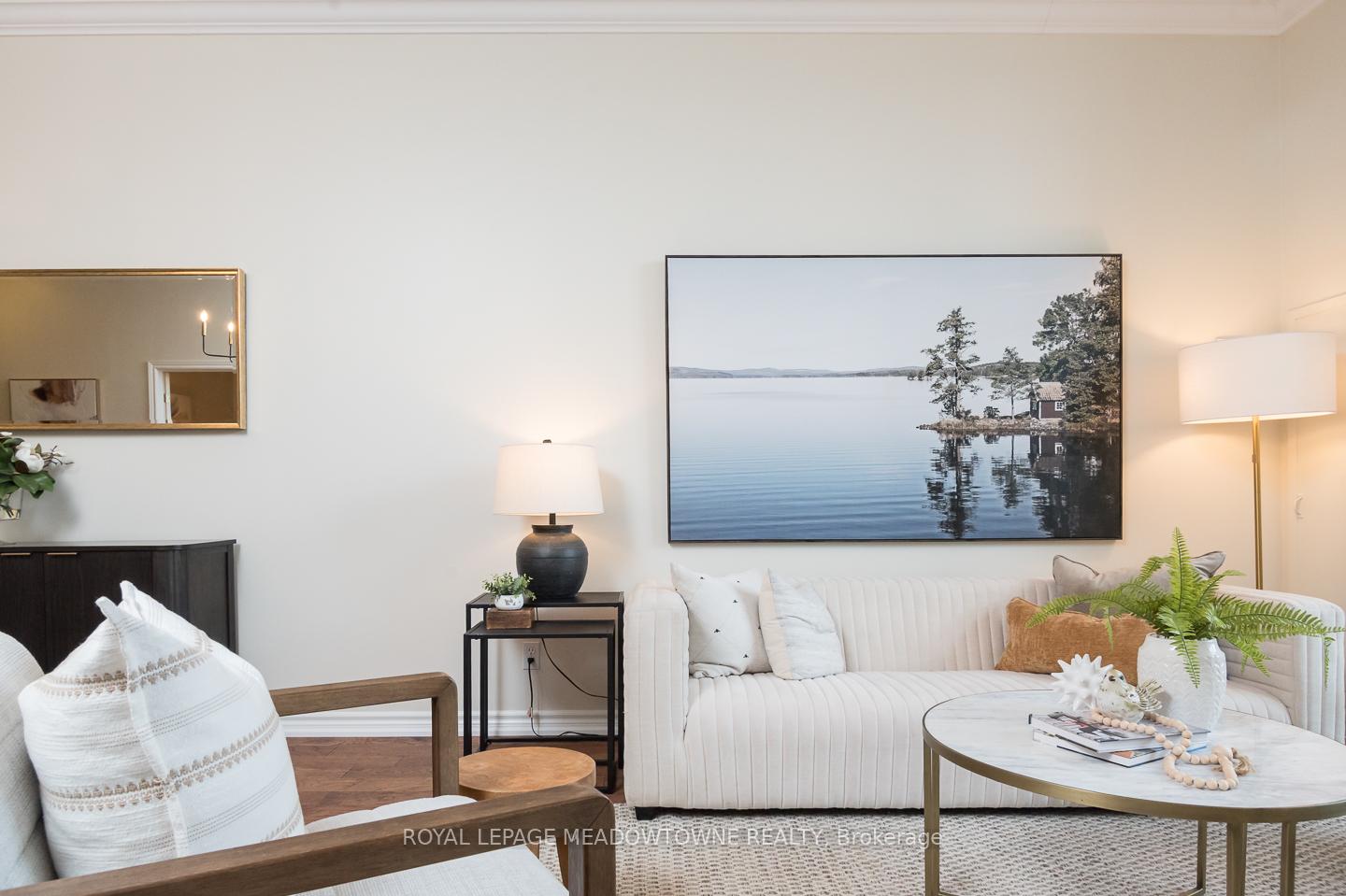 2 Bedrooms Condo at 262 Dundas, Hamilton For sale