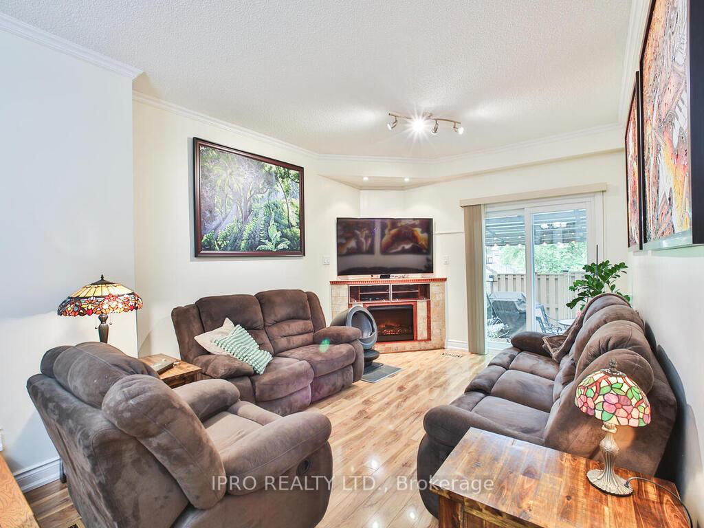 4 Bedrooms Condo at 485 Meadows, Mississauga For sale