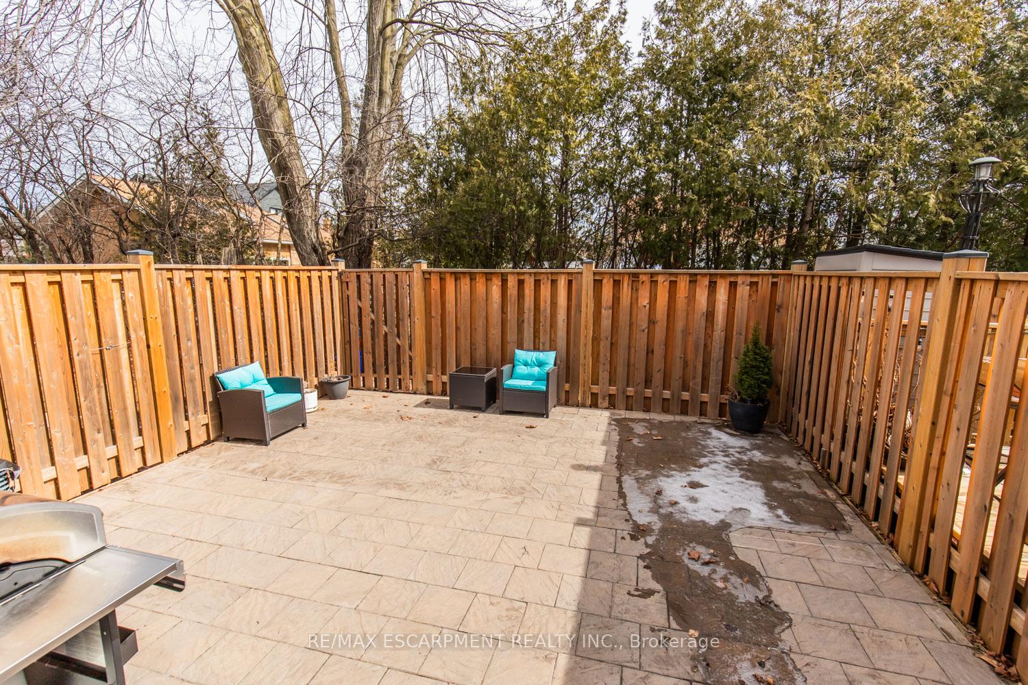 3 Bedrooms Condo at 150 Gateshead, Hamilton For sale