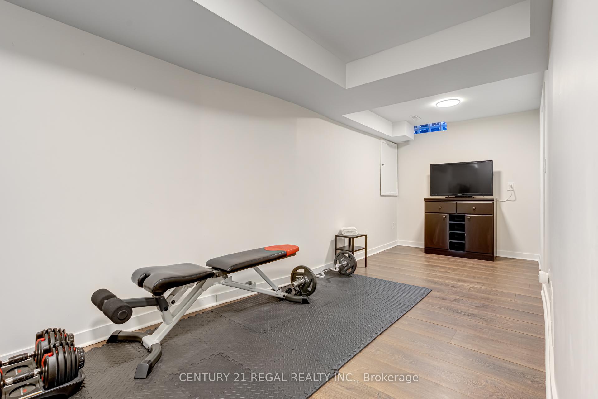 3 Bedrooms Condo at 45 Bristol, Mississauga For sale