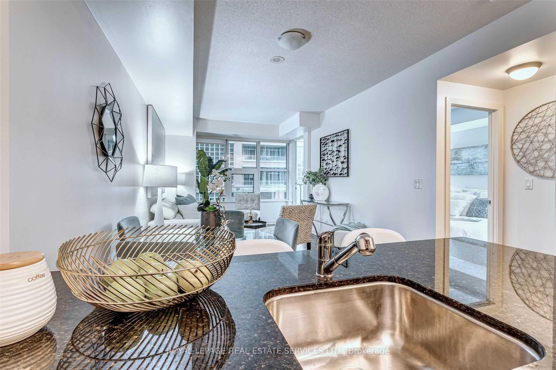 2 Bedrooms Condo at 59 East Liberty, Toronto For sale