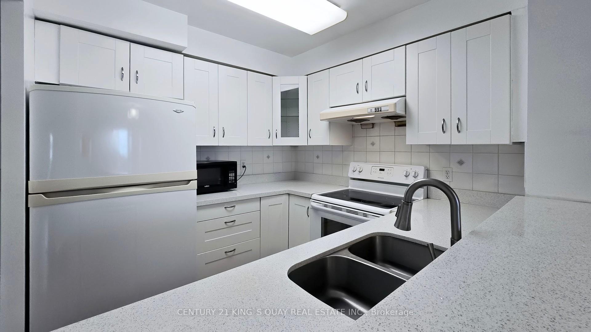 2 Bedrooms Condo at 18 Pemberton, Toronto For sale