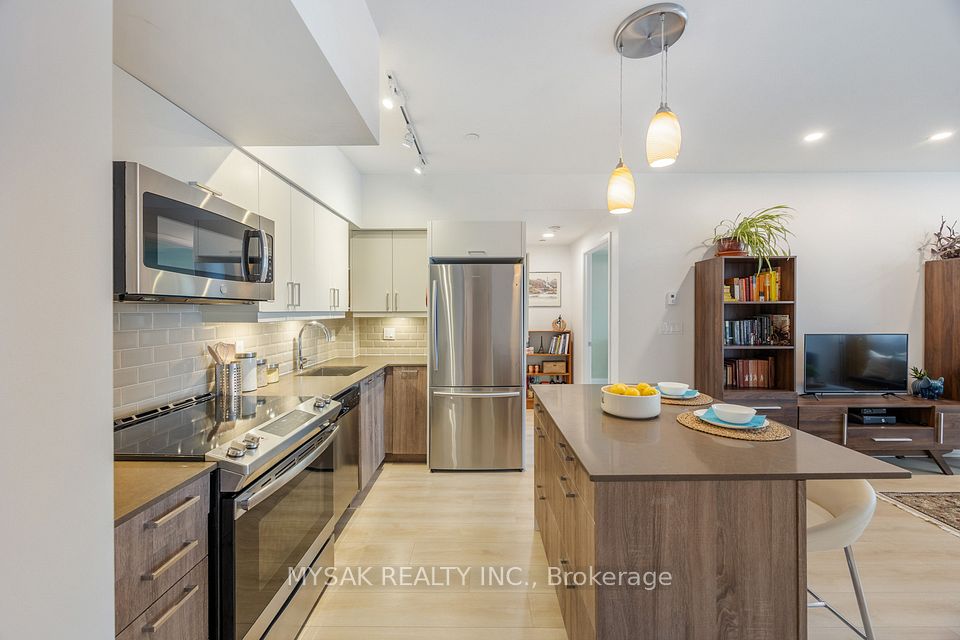 #305 - 385 Osler Street, Toronto, ON M6N 0B2