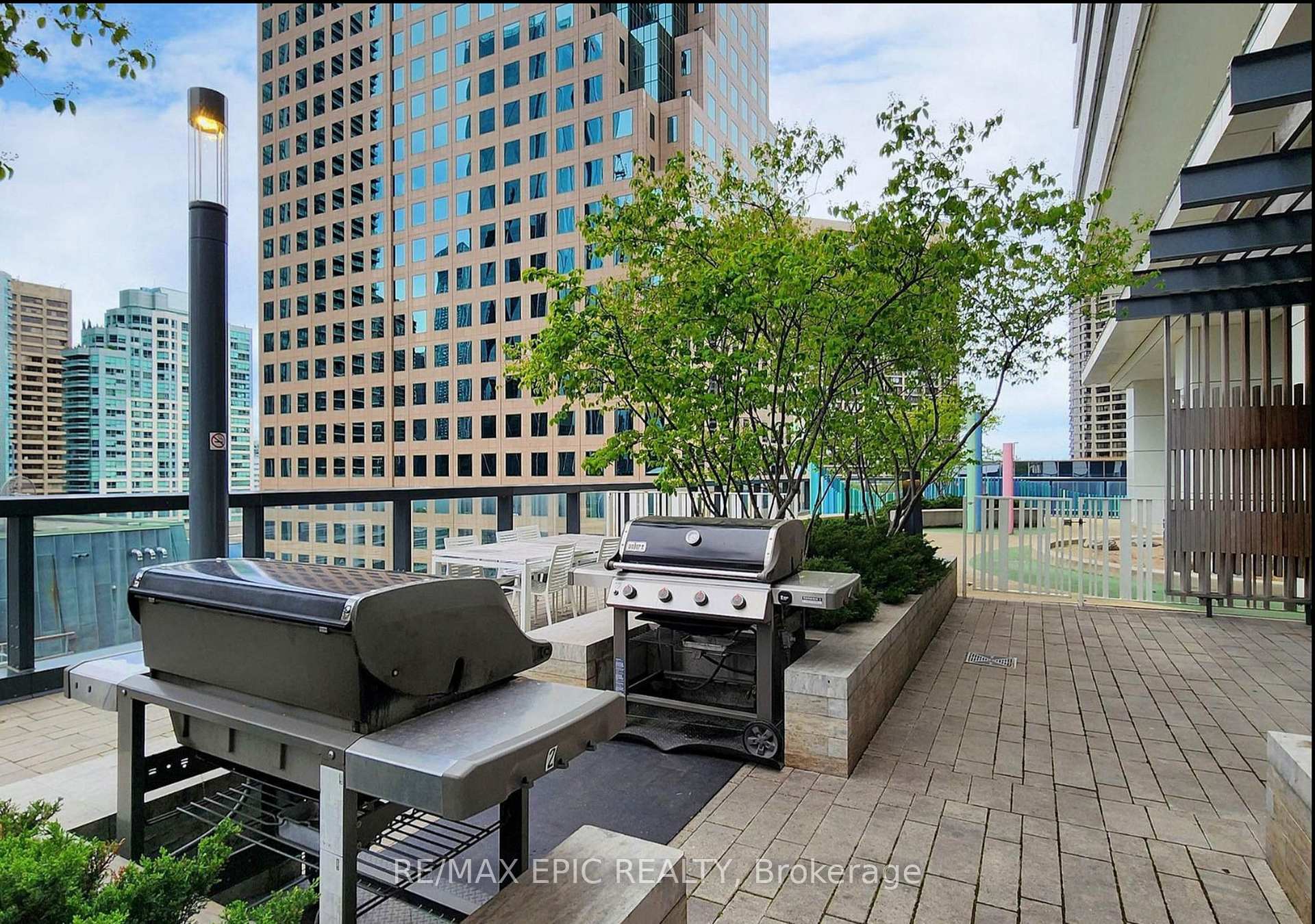 3 Bedrooms Condo at 88 Harbour,  Toronto For sale