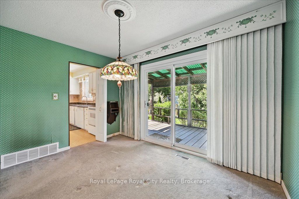 701 Castleguard Crescent