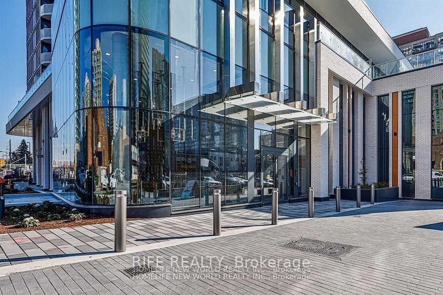 3 Bedrooms Condo at 15 Holmes, Toronto For sale