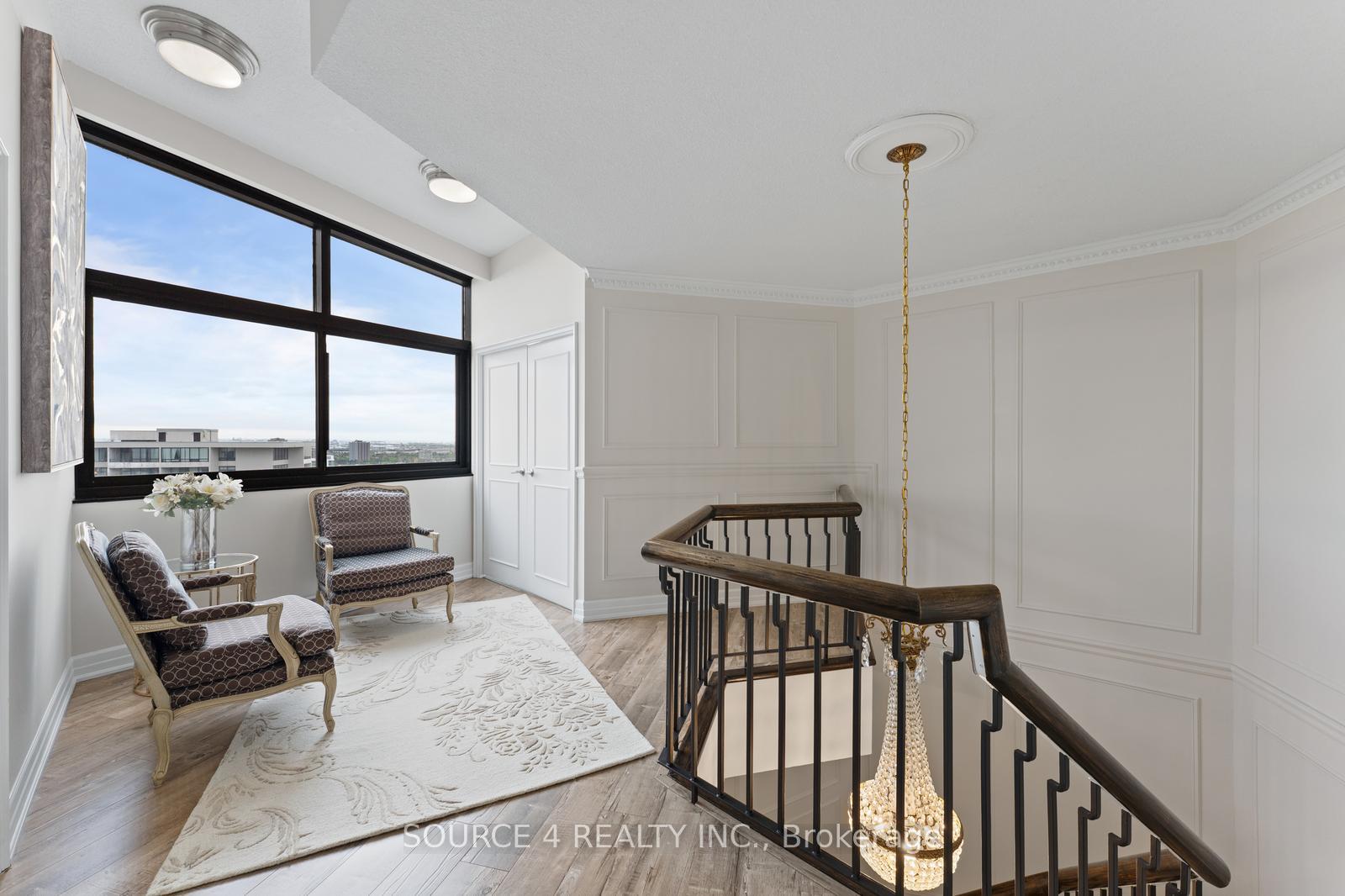 4 Bedrooms Condo at 1300 Bloor, Mississauga For sale