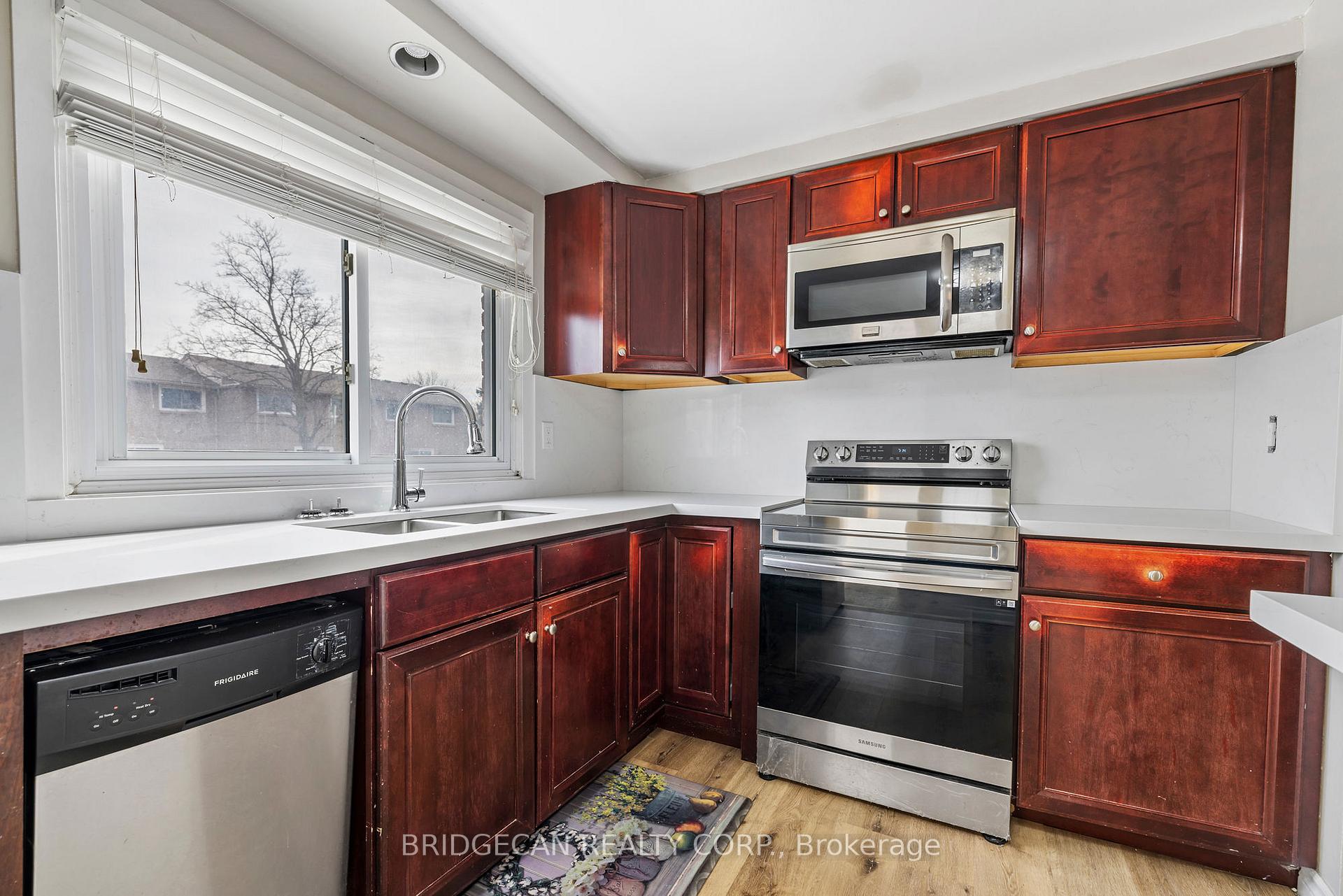 3 Bedrooms Condo at 151 Gateshead,  Hamilton For sale