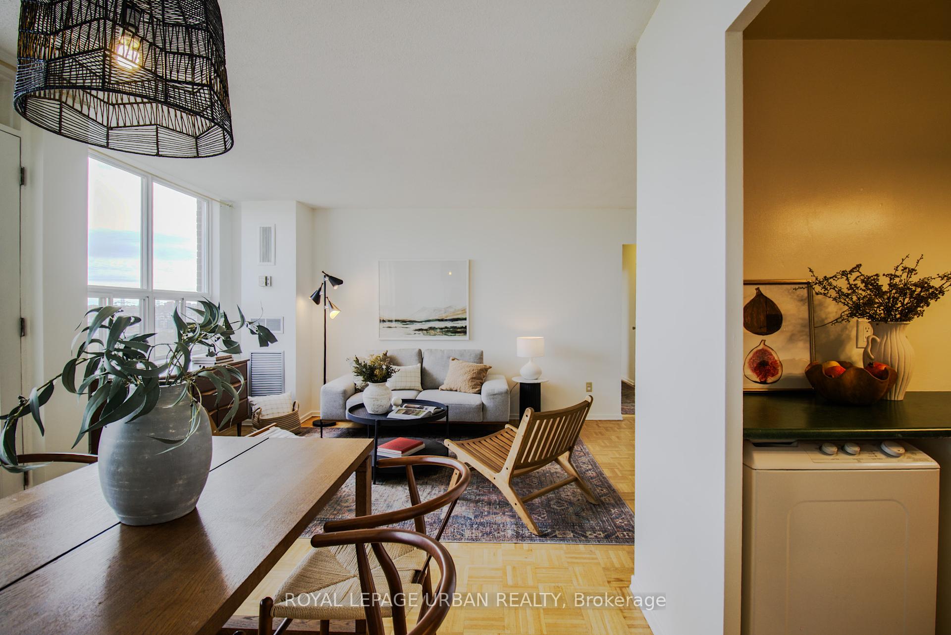 3 Bedrooms Condo at 20 Edgecliff, Toronto For sale