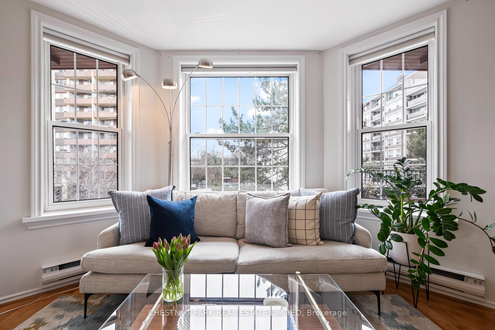 1 Bedroom Condo at 212 St. George,  Toronto For sale