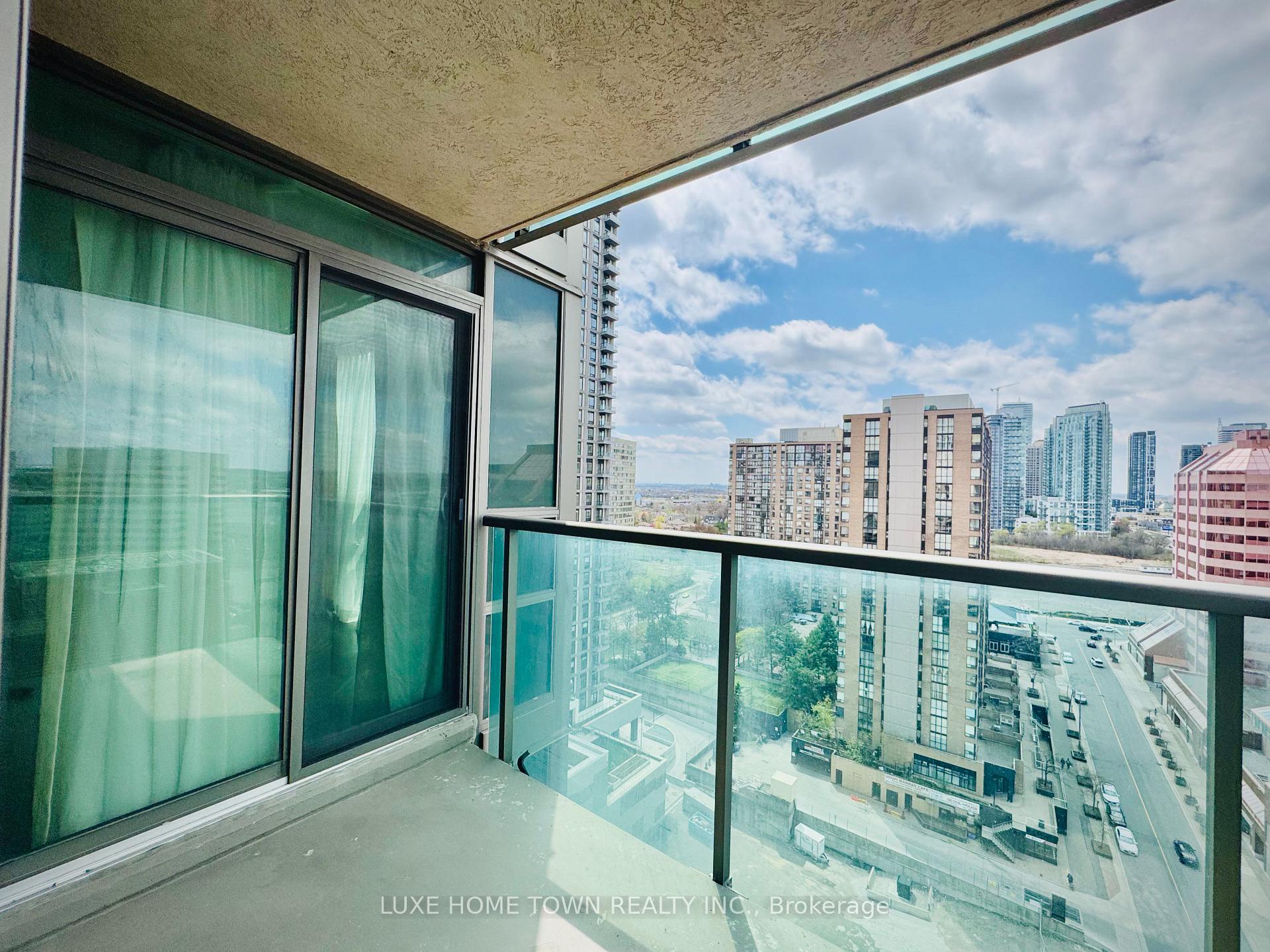 2 Bedrooms Condo at 208 Enfield, Mississauga For sale