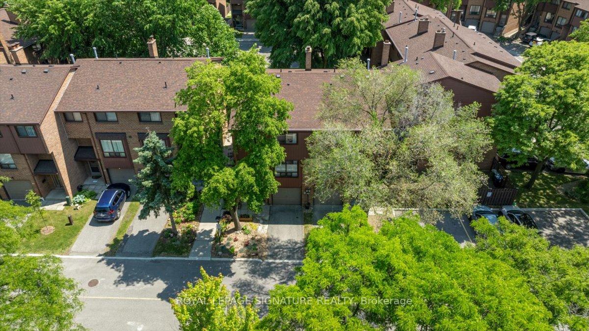 3 Bedrooms Condo at 86 Wagon Trailway, Toronto For sale