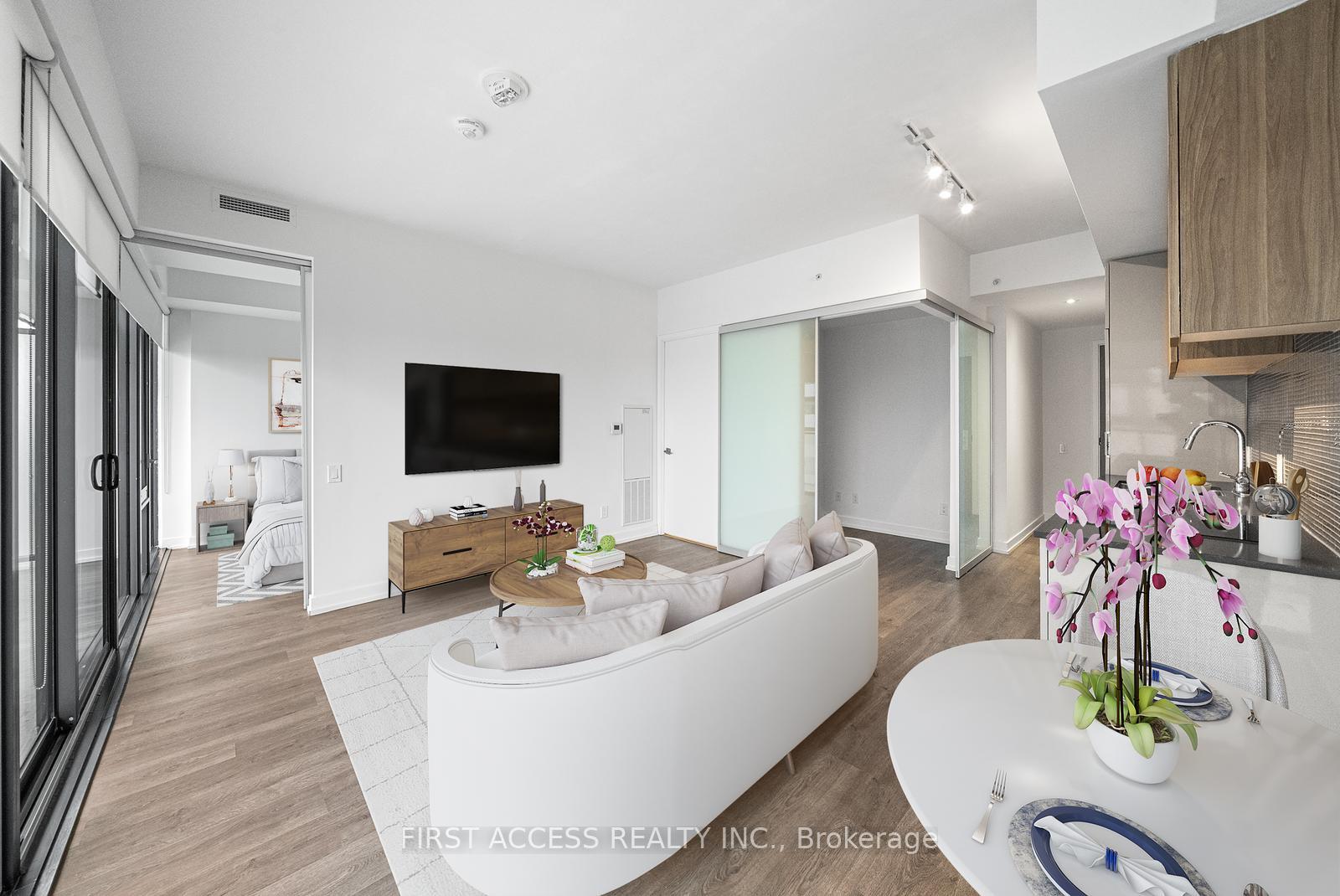 2 Bedrooms Condo at 161 Roehampton,  Toronto For sale