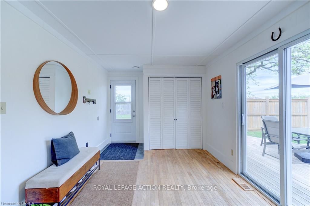 9 Curtis Avenue S