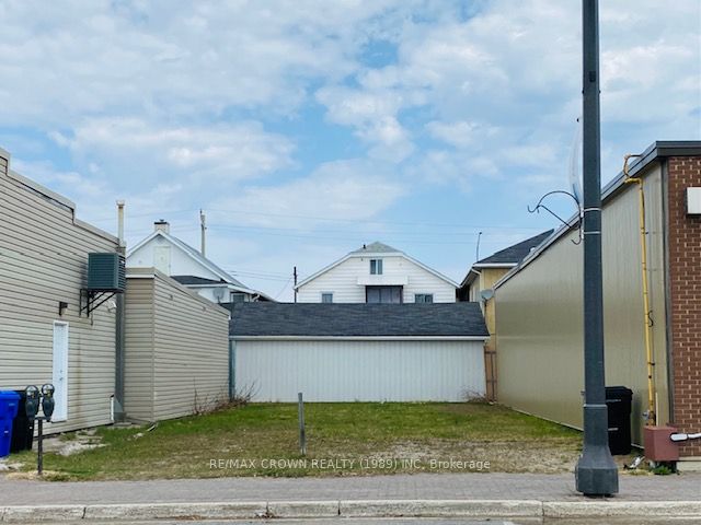 820 George Street, Hearst, ON P0L 1N0