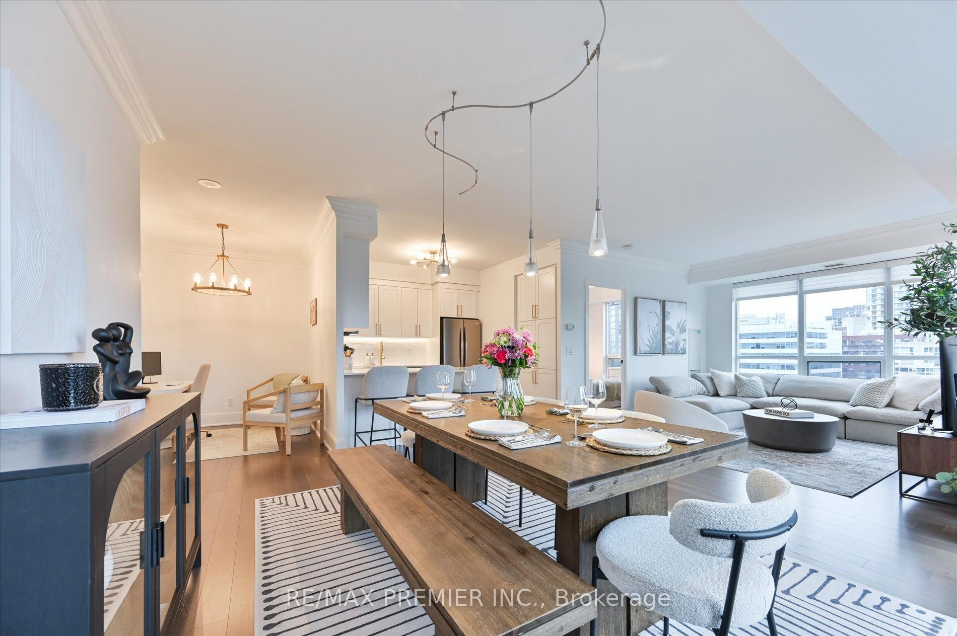 3 Bedrooms Condo at 25 Broadway, Toronto For sale