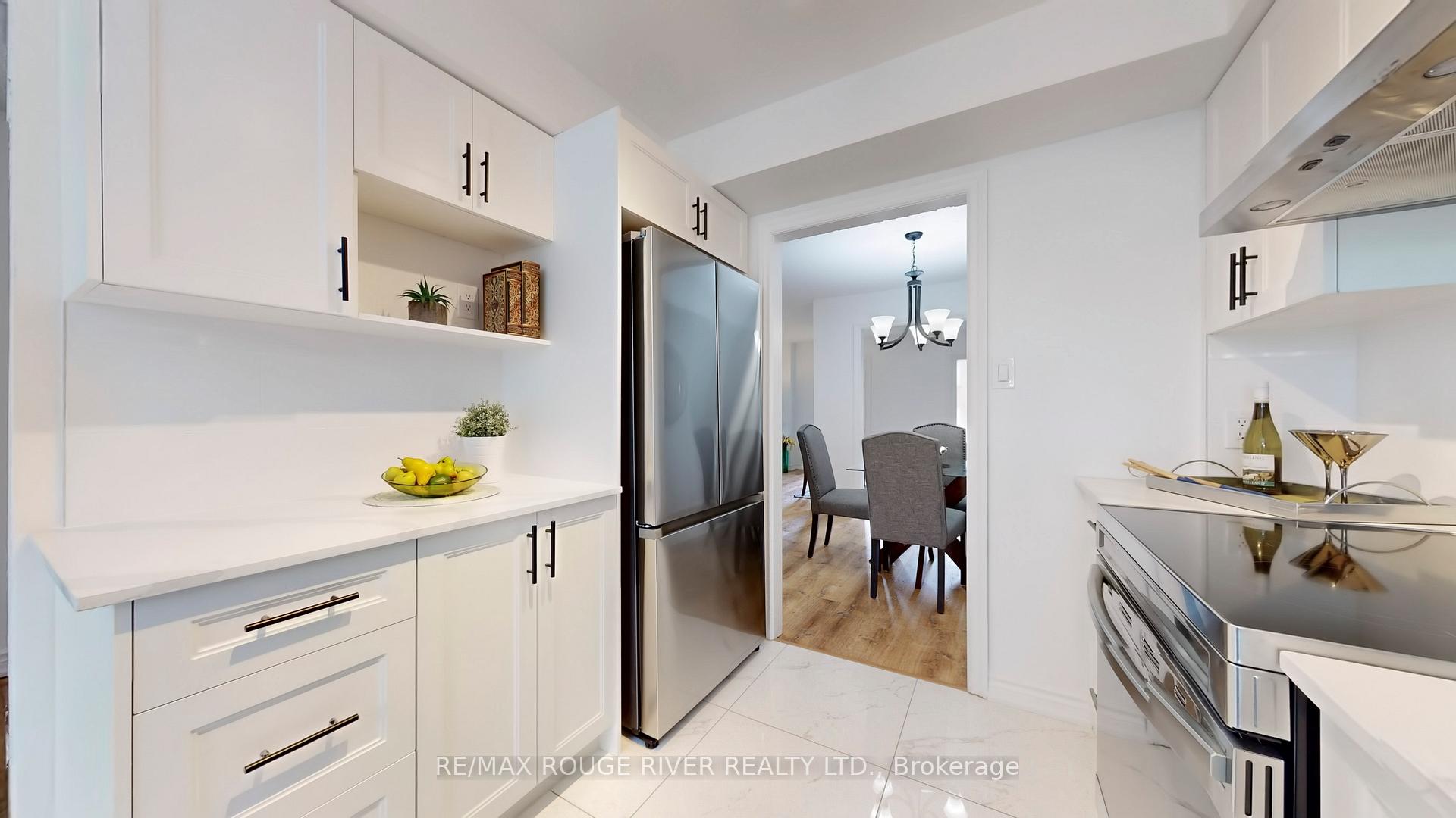 3 Bedrooms Condo at 2 Dowry, Toronto For sale