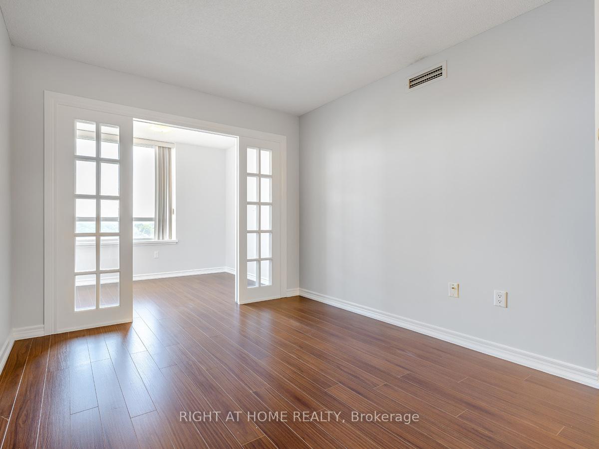 3 Bedrooms Condo at 88 Grandview,  Toronto For sale