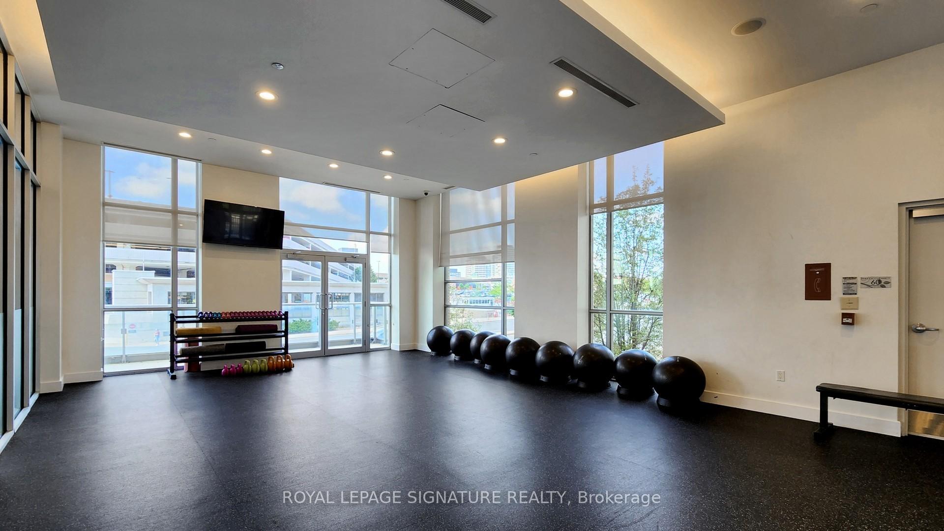 2 Bedrooms Condo at 70 Forest Manor, Toronto For sale