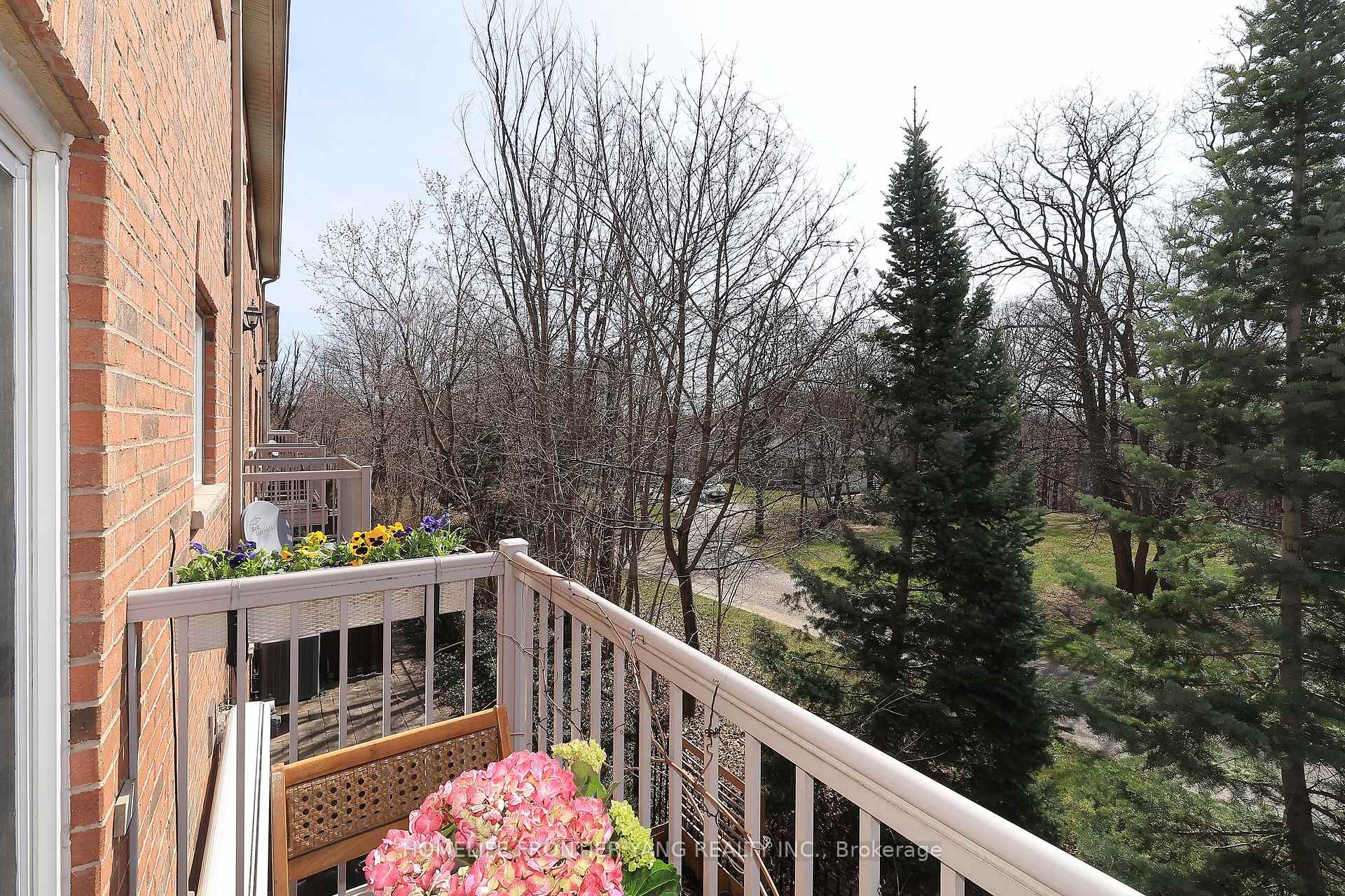 3 Bedrooms Condo at 581 Scarlett, Toronto For sale