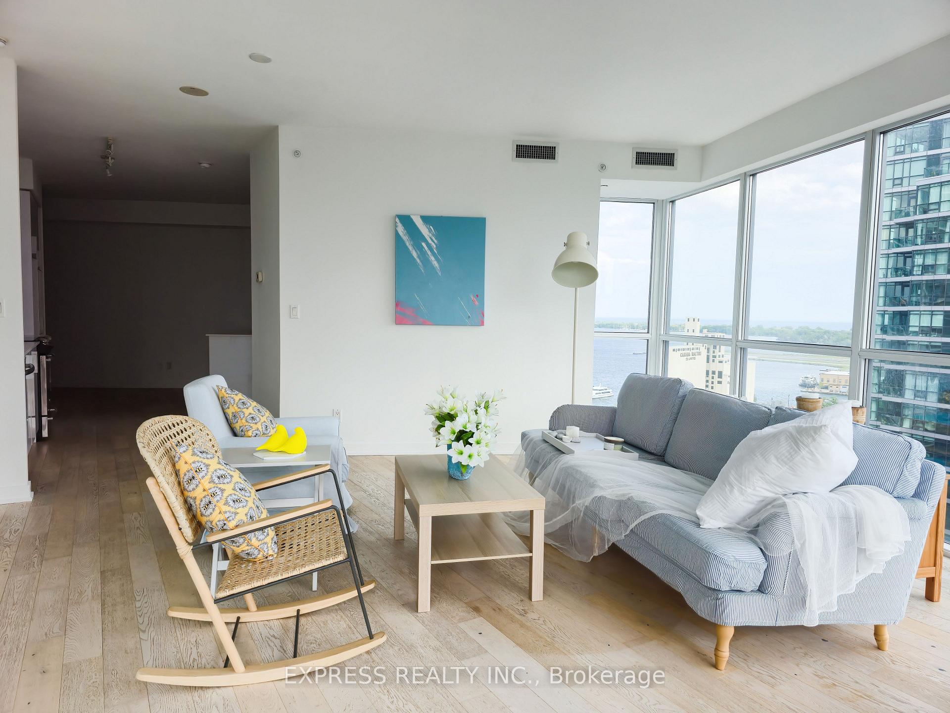 2 Bedrooms Condo at 20 Bruyeres, Toronto For sale