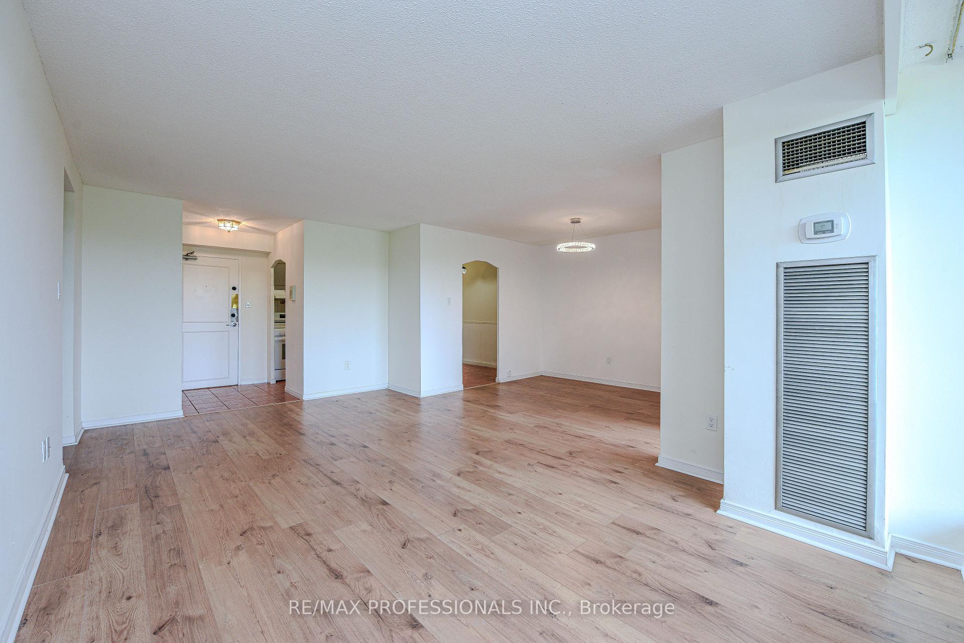 3 Bedrooms Condo at 362 The East Mall, Toronto For sale