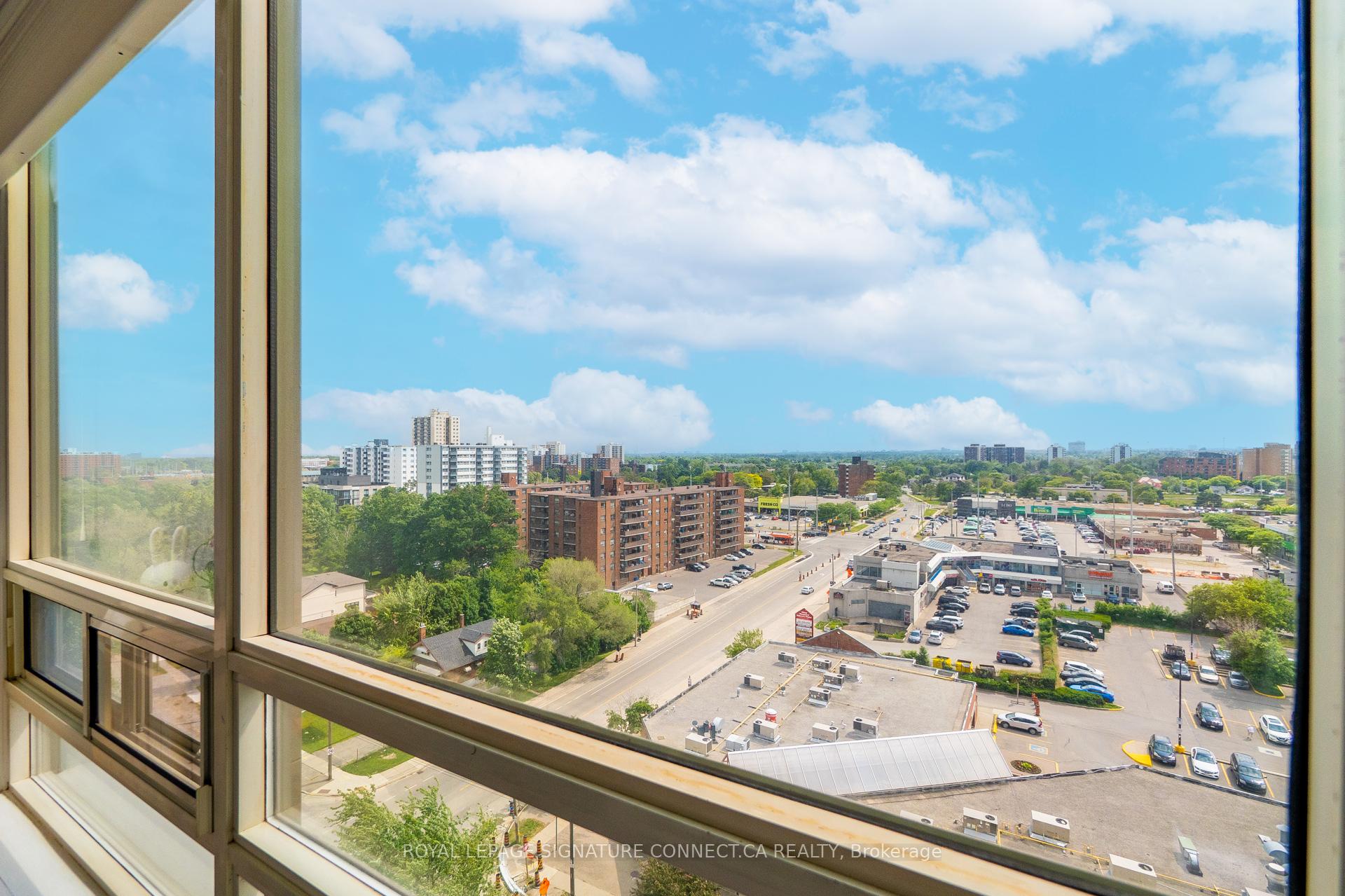 2 Bedrooms Condo at 75 King, Mississauga For sale