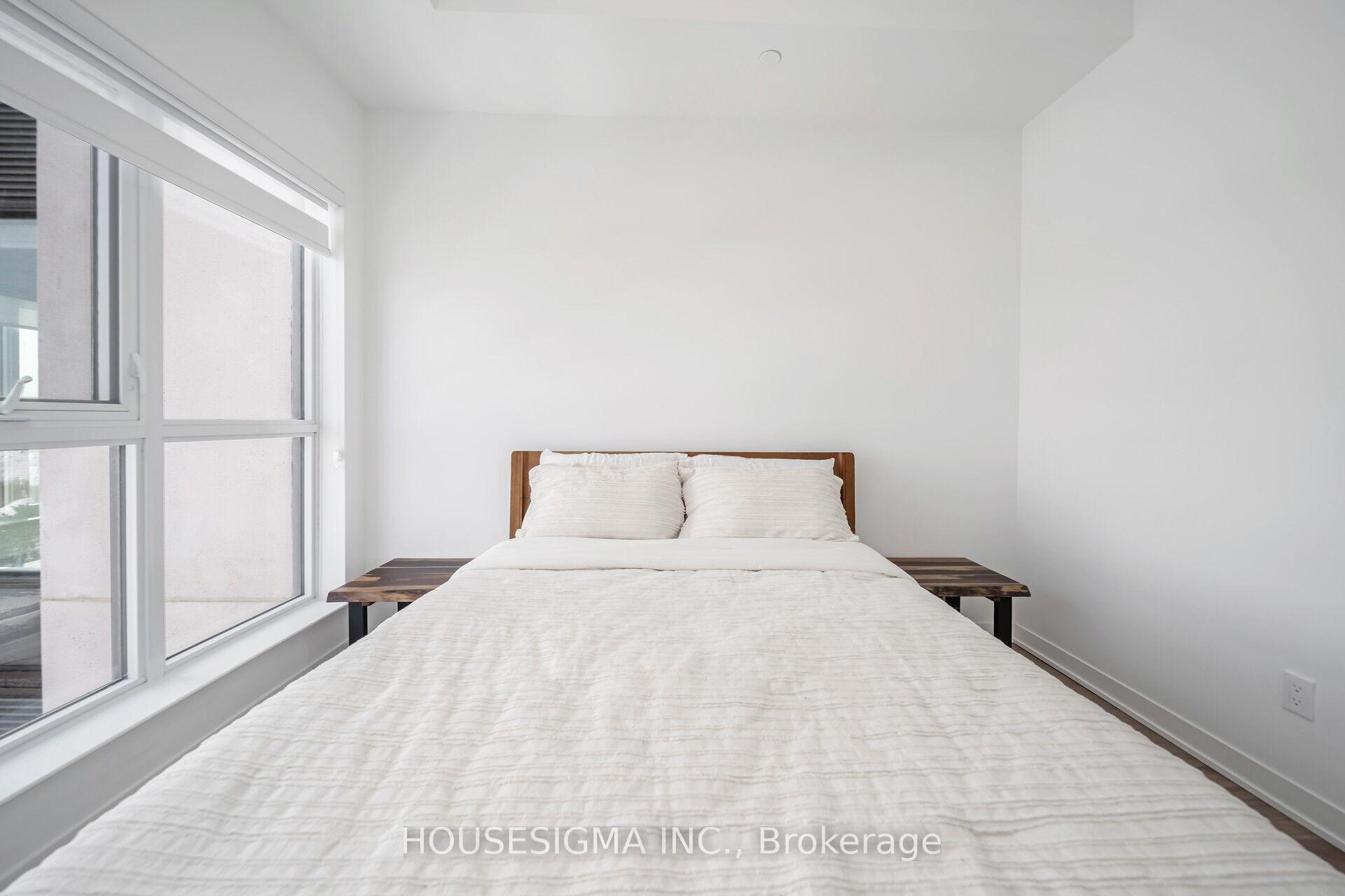 3 Bedrooms Condo at 405 Dundas, Oakville For sale