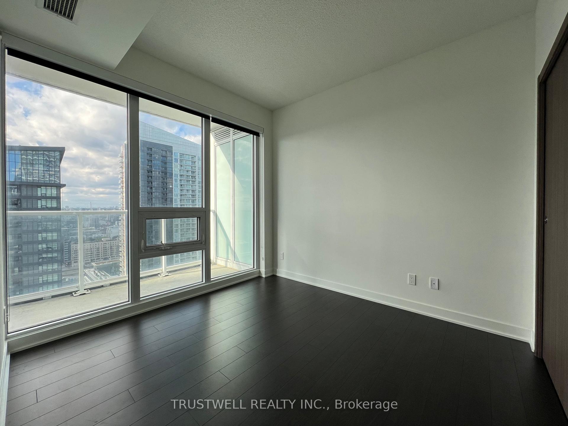 1 Bedroom Condo at 17 Bathurst, Toronto For sale