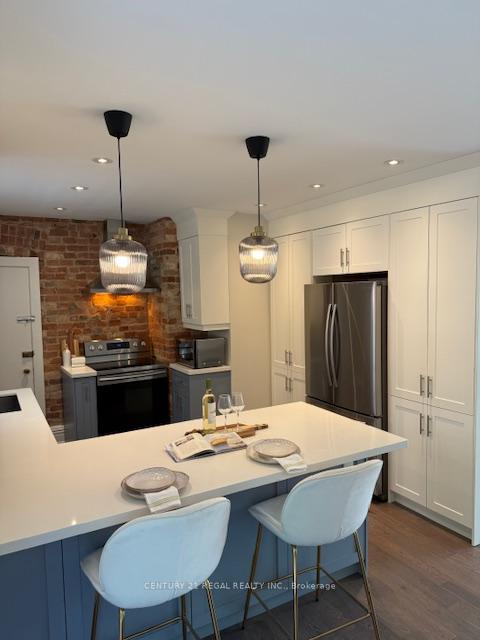 2 Bedrooms Condo at 93 Douglas, Toronto For sale