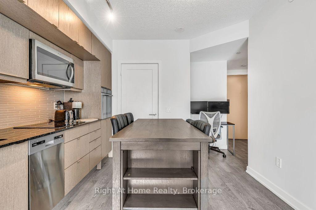 1 Bedroom Condo at 10 York,  Toronto For sale