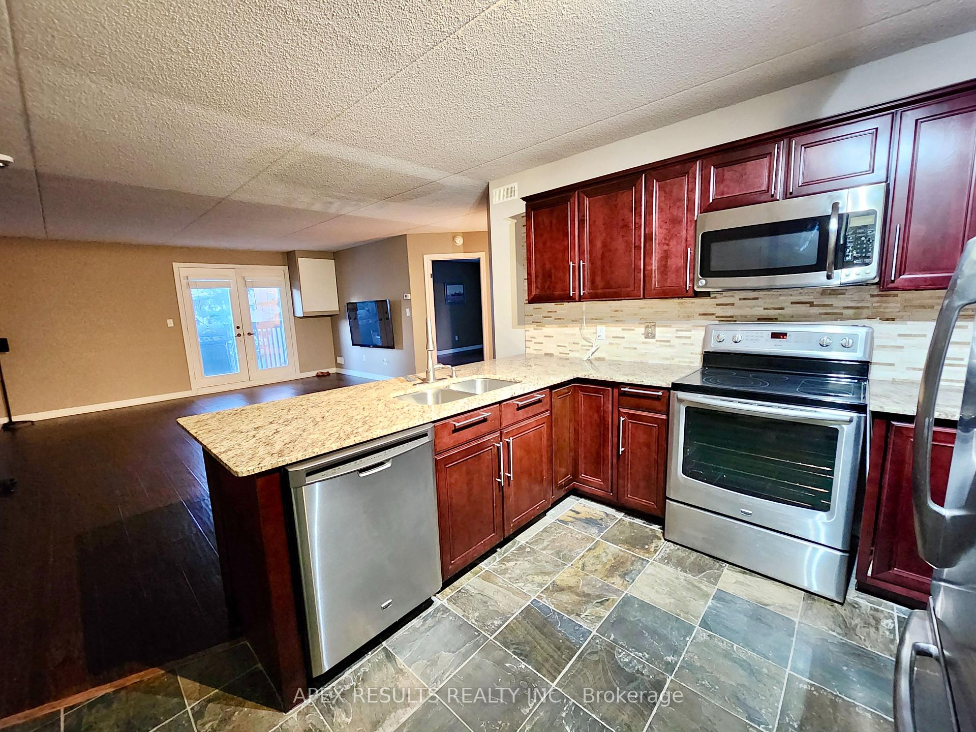 2 Bedrooms Condo at 2020 Cleaver, Burlington For sale